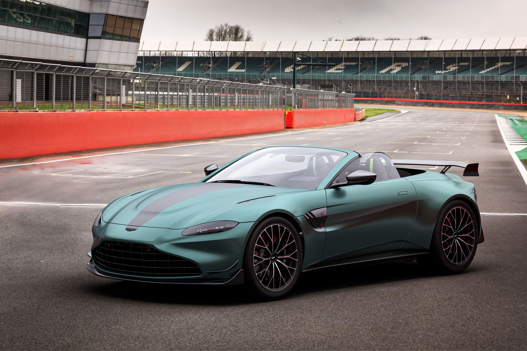 12 JPG Medium-Vantage F1 Edition.jpg