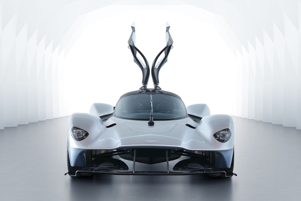 2 JPG Small-Aston Martin Valkyrie.jpg