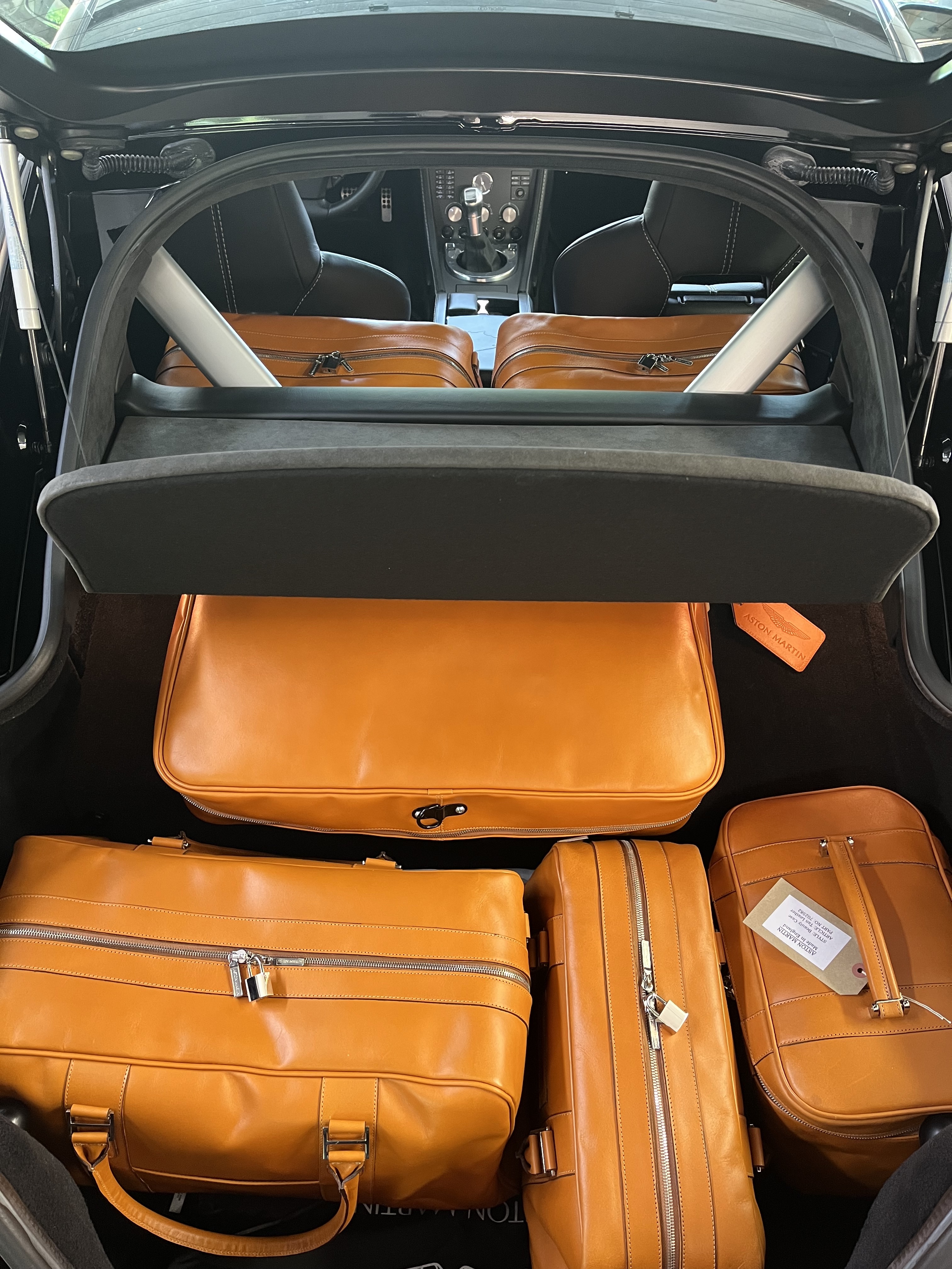 Aston Martin Kofferset 1.jpg